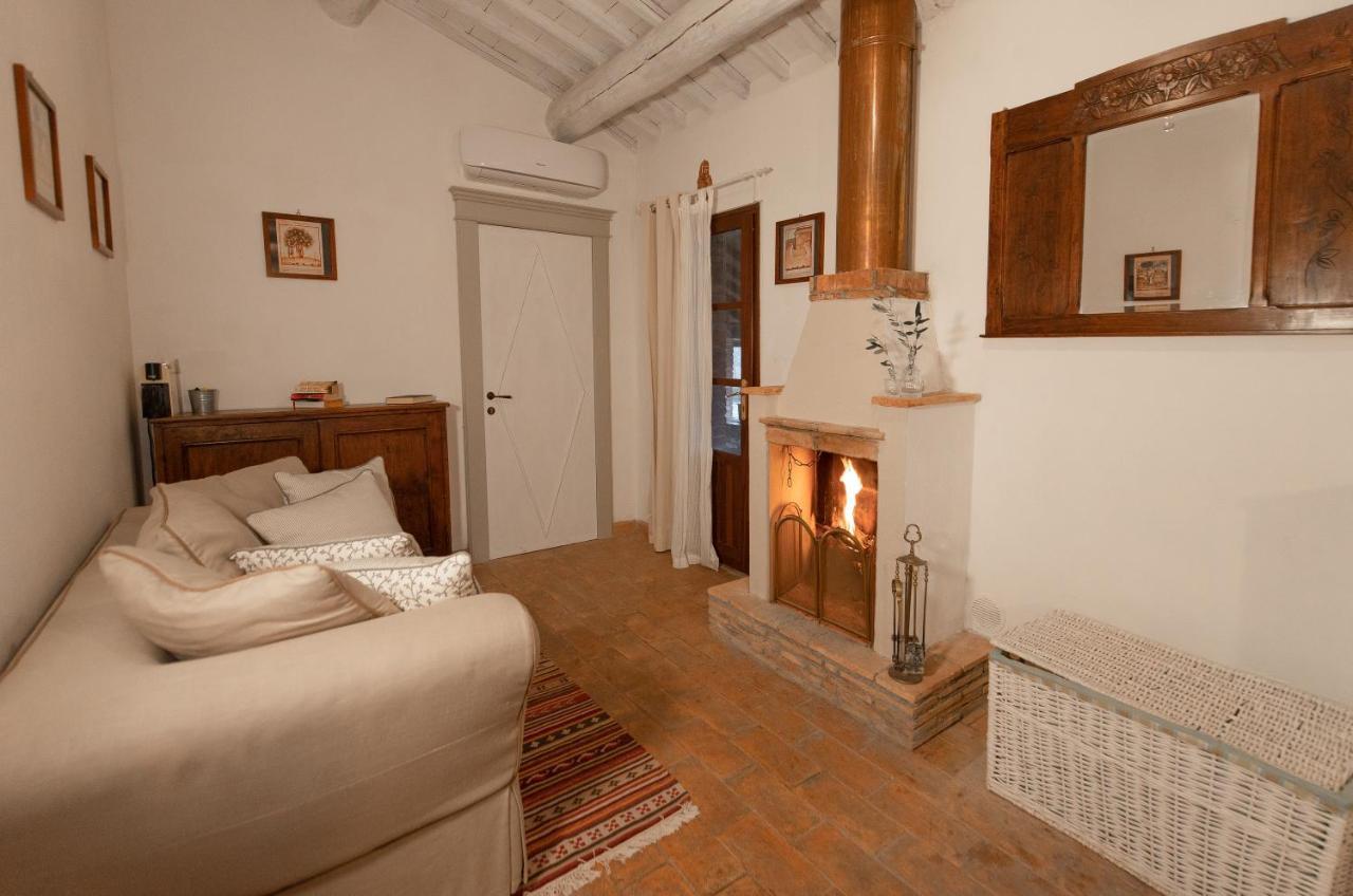 Agriturismo Borgo Di Campagna Il Tesoro Torre Alfina Exterior foto